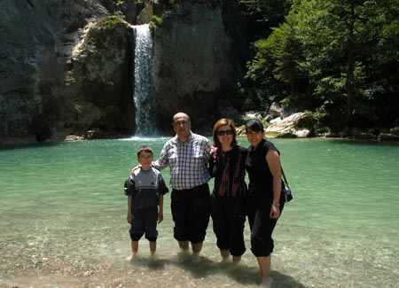 Yalcin Kuzucu ve Ailesi