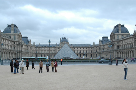 Louvre Muzesine Giris_05