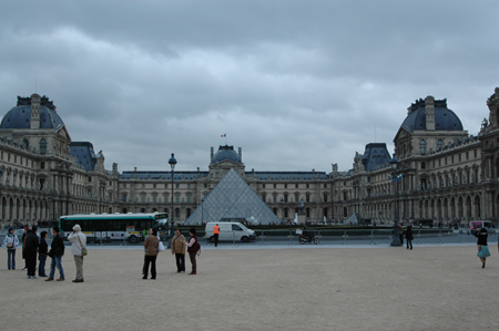 Louvre Muzesine Giris_06