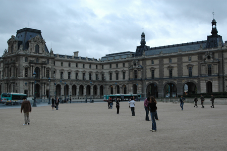 Louvre Muzesine Giris_07