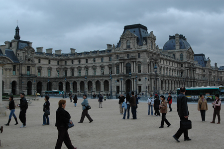 Louvre Muzesine Giris_08