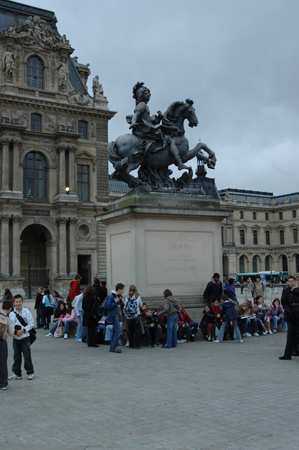 Louvre Muzesine Giris_13