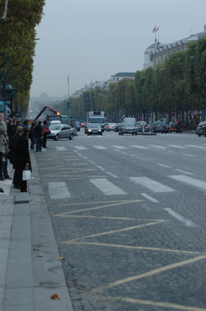 Meshur Champs-Elysees Caddesi_01